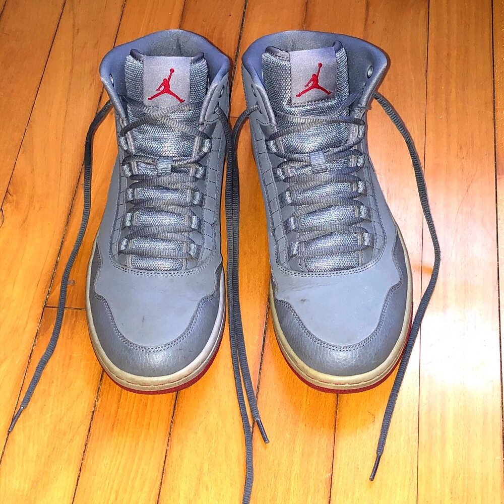 Nike Air Jordan Executive Men’s 9.5 Wolf Grey & Red Mid High Top Sneakers